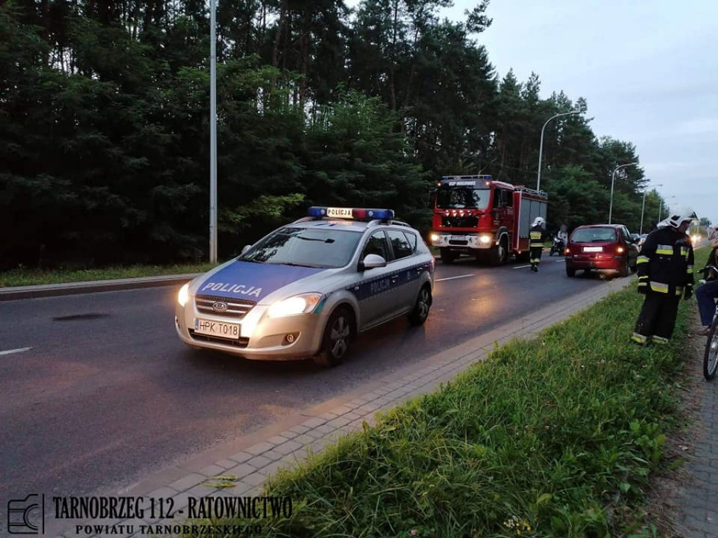W Tarnobrzegu zderzyły się dwa samochody i motocykl [zdjęcia]