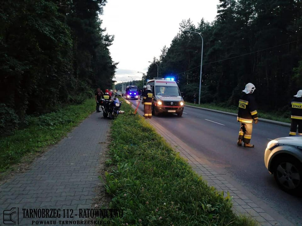 W Tarnobrzegu zderzyły się dwa samochody i motocykl [zdjęcia]