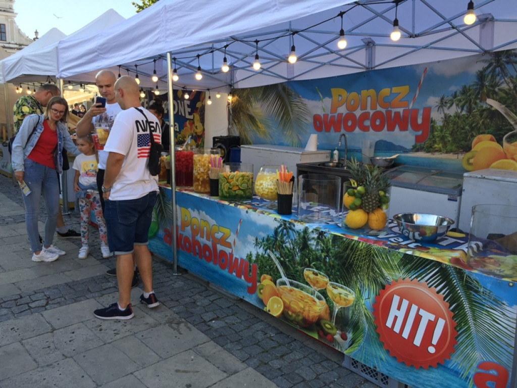 Czekolady z oscypkiem, pralinki o smaku wędzonki, samochody z czekolady... Rozmaitość smaków i kształtów na słodkim festiwalu w Sandomierzu  [zdjęcia]