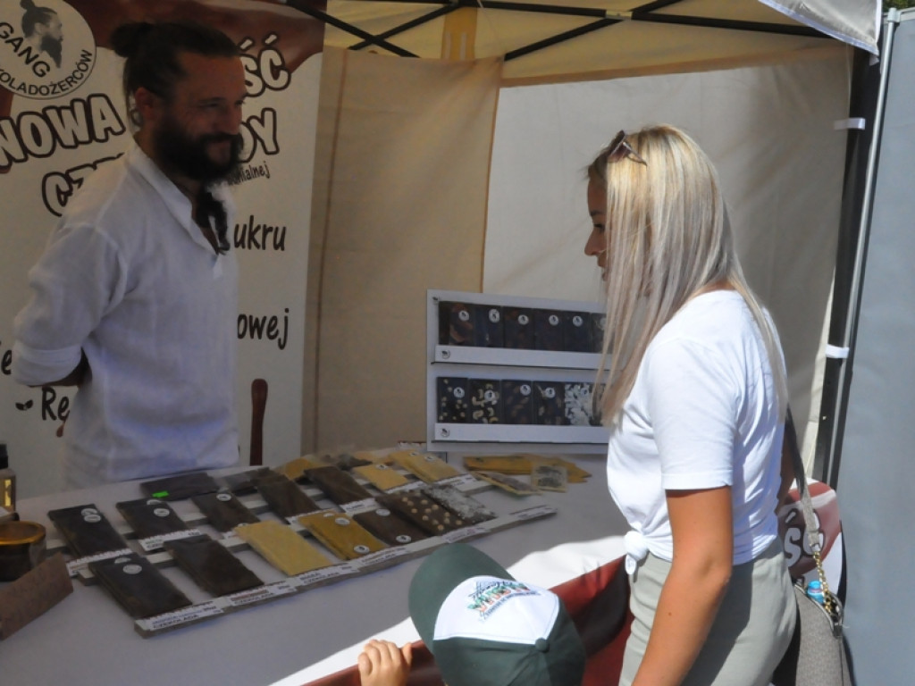 Czekolady z oscypkiem, pralinki o smaku wędzonki, samochody z czekolady... Rozmaitość smaków i kształtów na słodkim festiwalu w Sandomierzu  [zdjęcia]