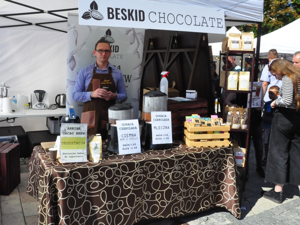 Czekolady z oscypkiem, pralinki o smaku wędzonki, samochody z czekolady... Rozmaitość smaków i kształtów na słodkim festiwalu w Sandomierzu  [zdjęcia]