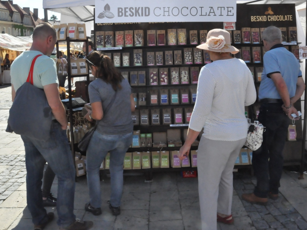 Czekolady z oscypkiem, pralinki o smaku wędzonki, samochody z czekolady... Rozmaitość smaków i kształtów na słodkim festiwalu w Sandomierzu  [zdjęcia]
