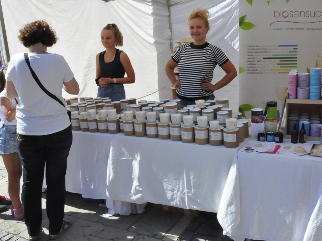 Czekolady z oscypkiem, pralinki o smaku wędzonki, samochody z czekolady... Rozmaitość smaków i kształtów na słodkim festiwalu w Sandomierzu  [zdjęcia]
