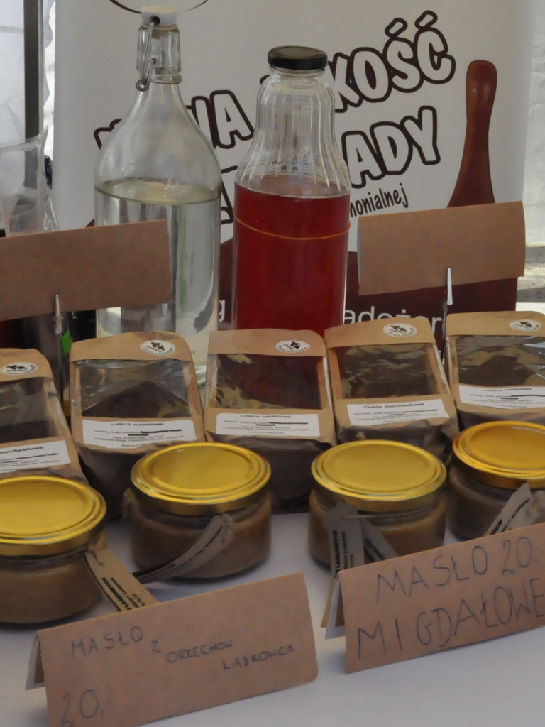 Czekolady z oscypkiem, pralinki o smaku wędzonki, samochody z czekolady... Rozmaitość smaków i kształtów na słodkim festiwalu w Sandomierzu  [zdjęcia]