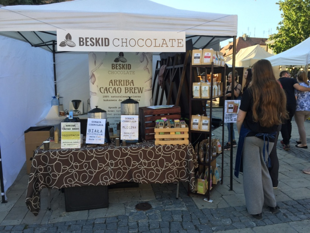Czekolady z oscypkiem, pralinki o smaku wędzonki, samochody z czekolady... Rozmaitość smaków i kształtów na słodkim festiwalu w Sandomierzu  [zdjęcia]