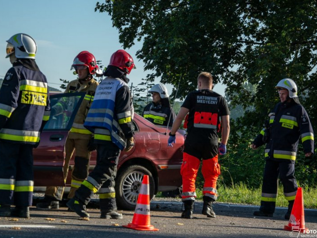 Wjechał Volvo w przyczepę z ziemniakami [zdjęcia]
