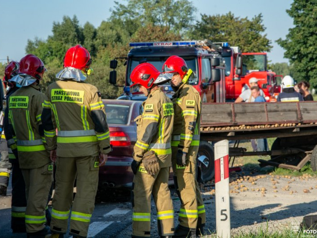 Wjechał Volvo w przyczepę z ziemniakami [zdjęcia]
