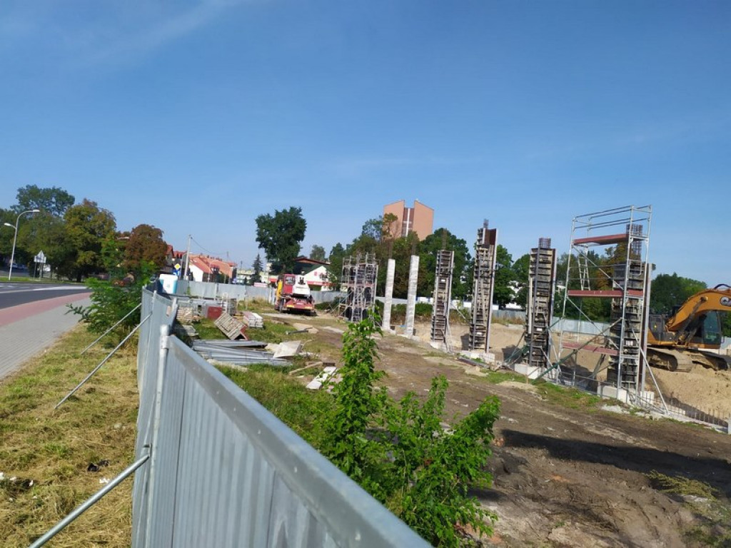 Ruszyła budowa parku handlowego Aura Park w centrum Tarnobrzega [zdjęcia]