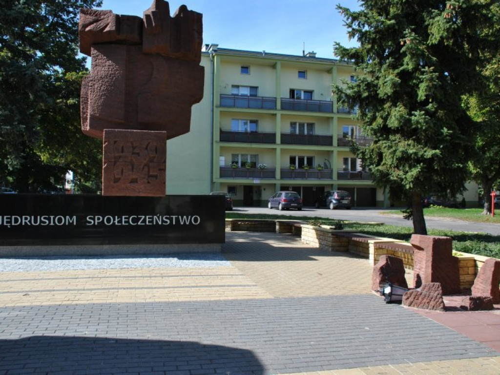 Wandale uszkodzili pomnik 