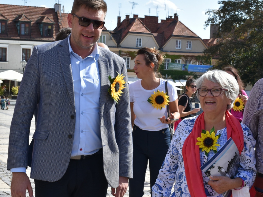 Amazonki propagowały profilaktykę. Marsz Pier[w]si przeszedł przez sandomierską starówkę [zdjęcia]