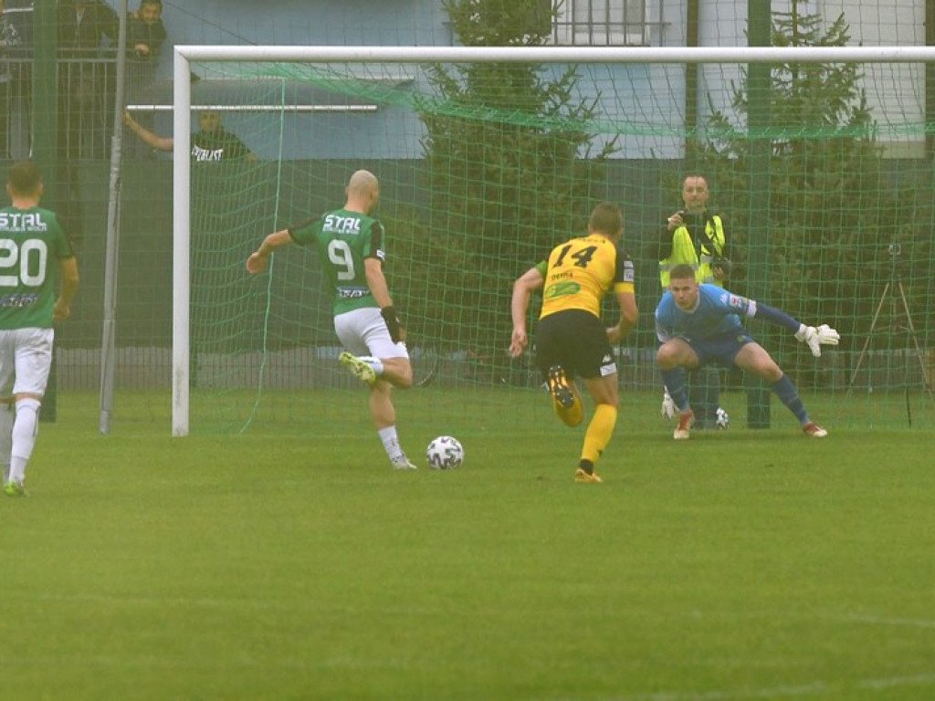 Stal wygrywa derby. Kompromitujący występ Siarki [zdjęcia]