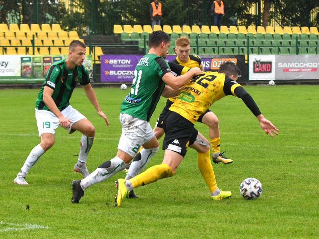 Stal wygrywa derby. Kompromitujący występ Siarki [zdjęcia]
