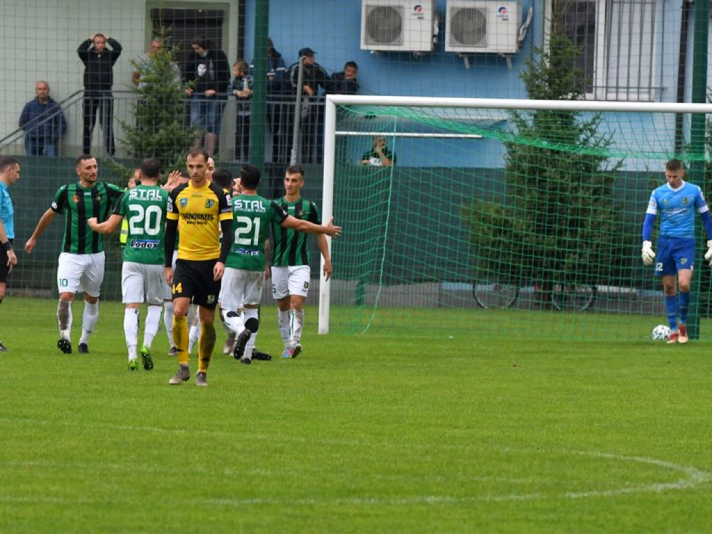 Stal wygrywa derby. Kompromitujący występ Siarki [zdjęcia]