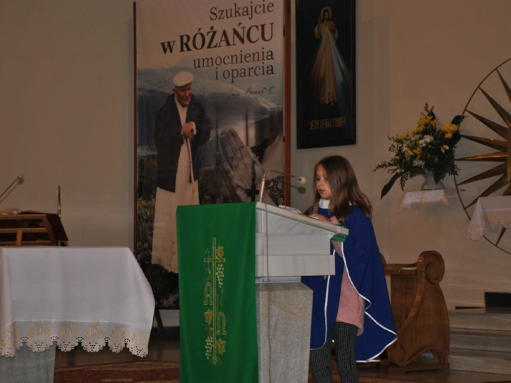 Kardynał Dziwisz przekazał relikwie papieża dla sanktuarium w Staszowie [zdjęcia]