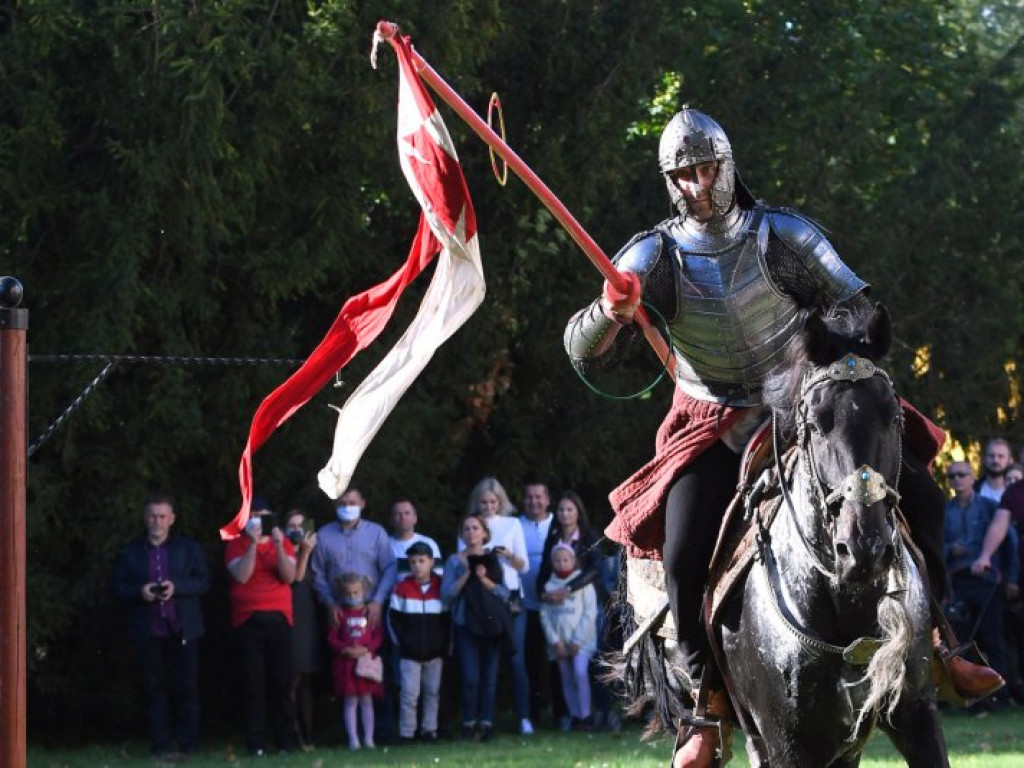 Modelki, lasowiaczki i husarze w Baranowie Sandomierskim  [zdjęcia][wideo]