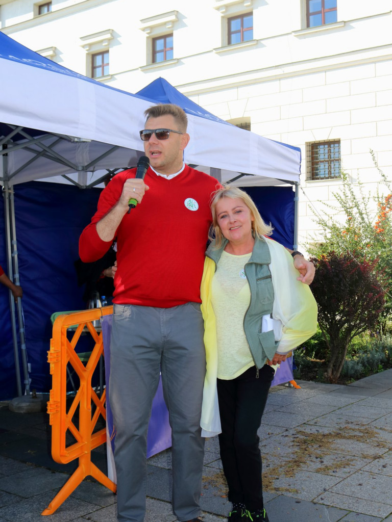Rywalizowali o ... sandały bł. Wincentego. Pobiegli z Sandomierza do Andruszkowic [zdjęcia]
