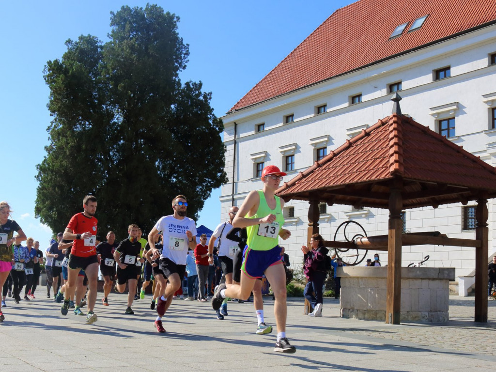 Rywalizowali o ... sandały bł. Wincentego. Pobiegli z Sandomierza do Andruszkowic [zdjęcia]