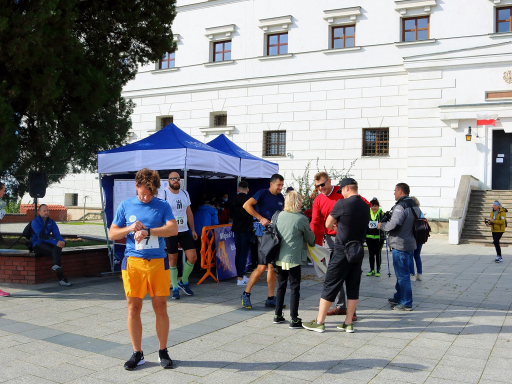 Rywalizowali o ... sandały bł. Wincentego. Pobiegli z Sandomierza do Andruszkowic [zdjęcia]
