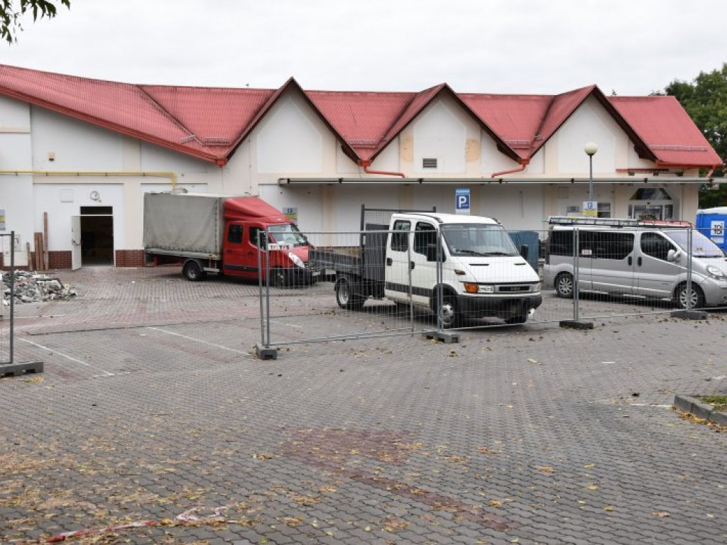 Biedronka stawia na Tarnobrzeg - kolejny market w remoncie [zdjęcia]
