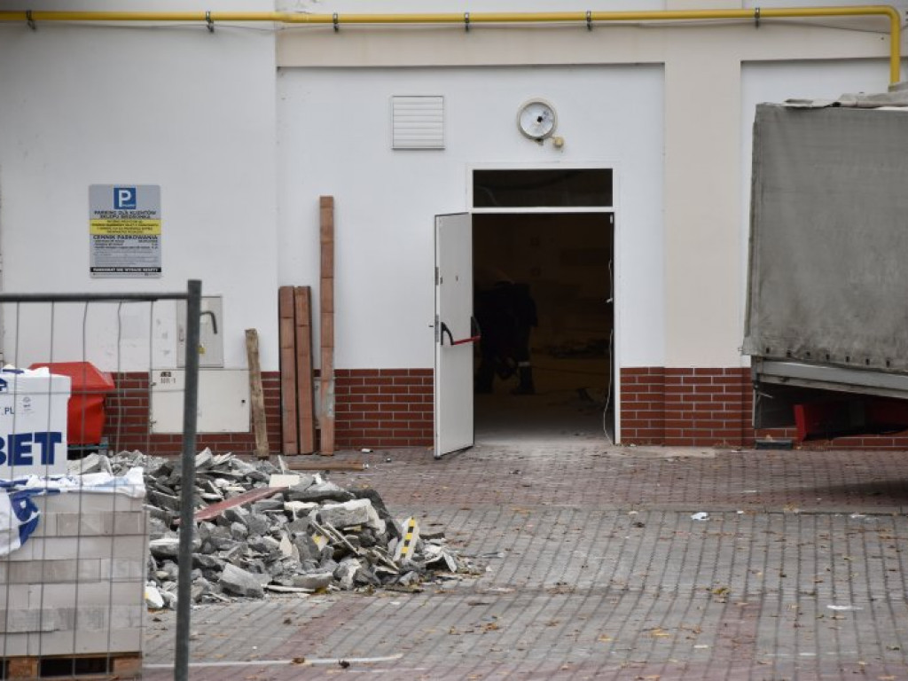Biedronka stawia na Tarnobrzeg - kolejny market w remoncie [zdjęcia]