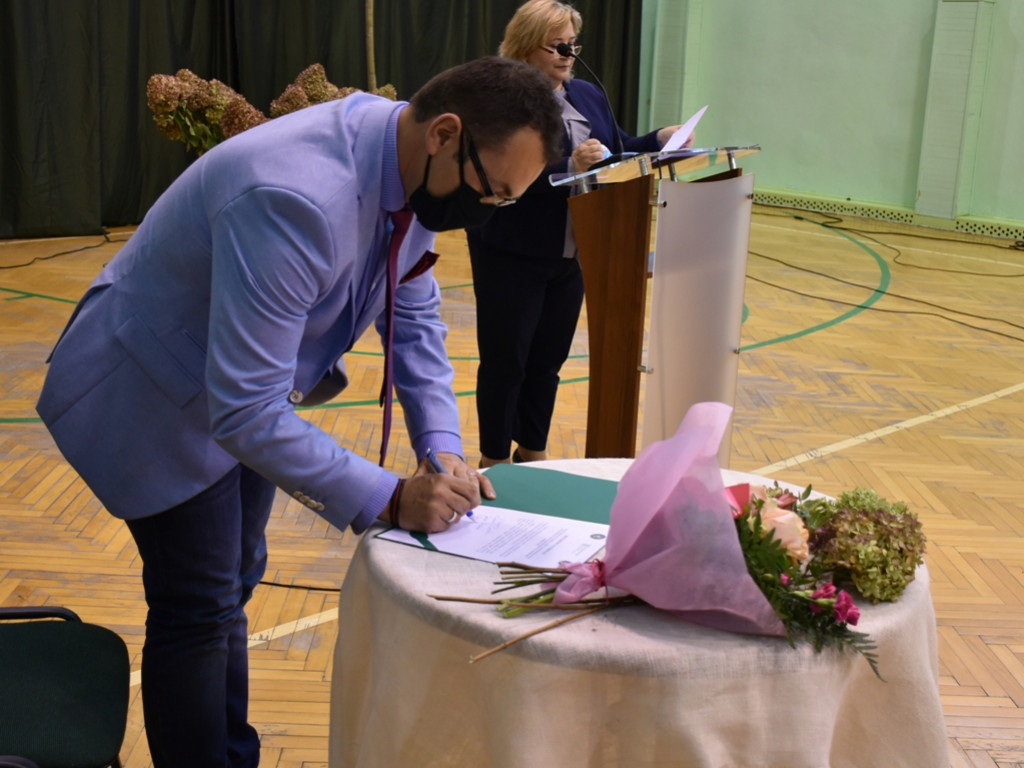 Platanowa aleja na jubileusz stulecia sandomierskiej szkoły [zdjęcia]