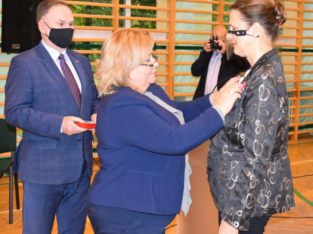 Platanowa aleja na jubileusz stulecia sandomierskiej szkoły [zdjęcia]