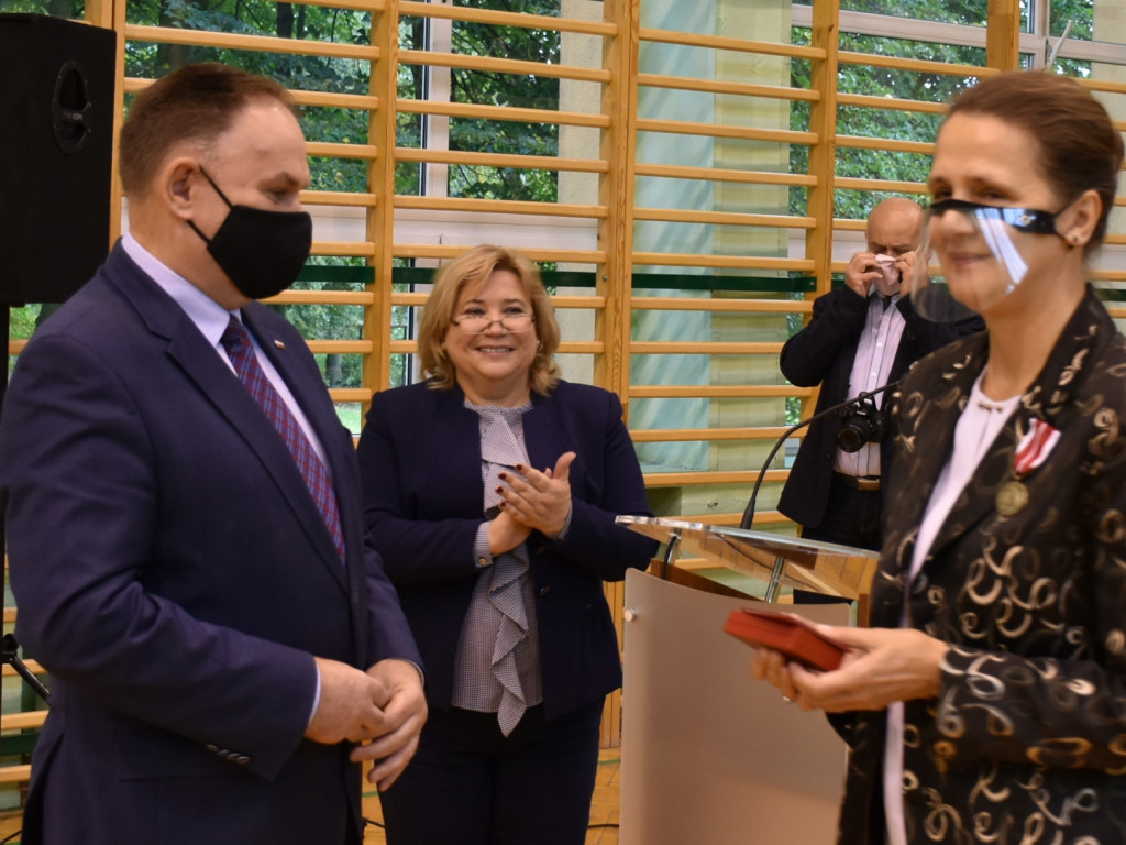 Platanowa aleja na jubileusz stulecia sandomierskiej szkoły [zdjęcia]