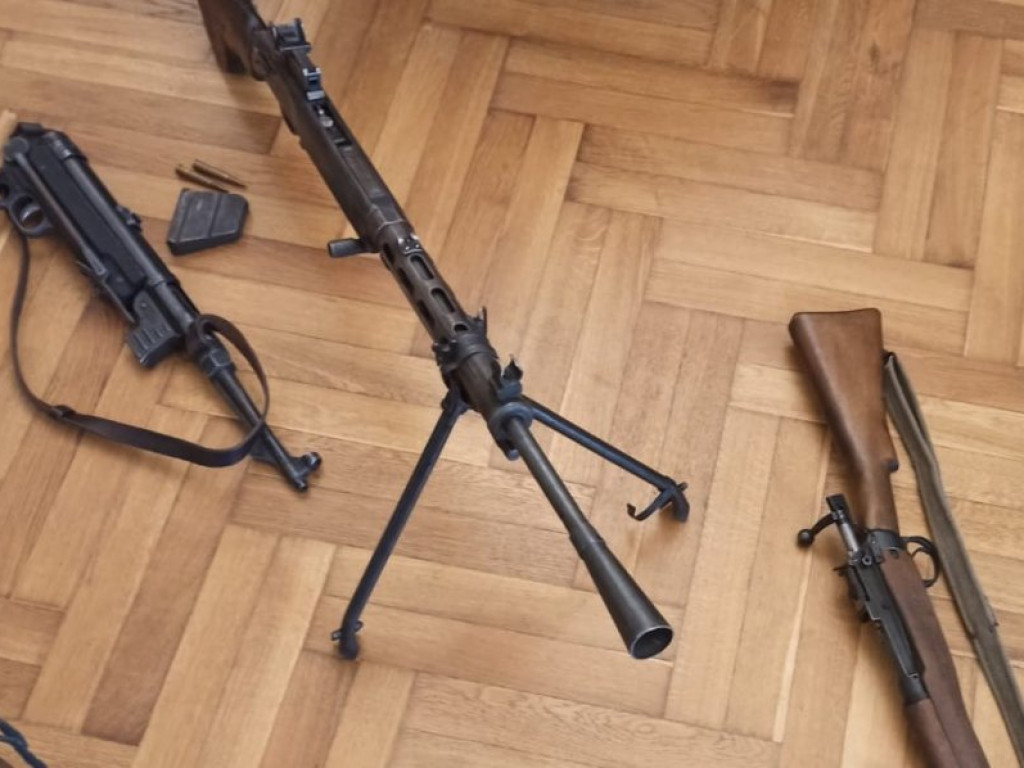 Duża akcja policji, zatrzymany mieszkaniec pow. stalowowolskiego za nielegalne posiadanie broni  [zdjęcia]