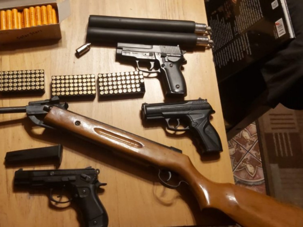 Duża akcja policji, zatrzymany mieszkaniec pow. stalowowolskiego za nielegalne posiadanie broni  [zdjęcia]