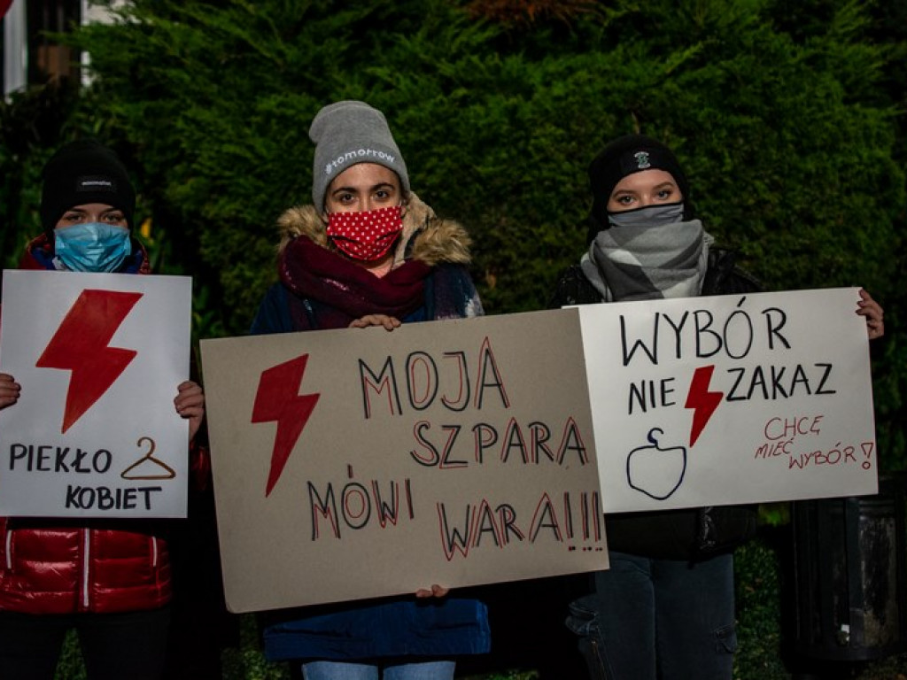 Tarnobrzeg. Protest przeciwko przepisom antyaborcyjnym [wideo][zdjęcia]