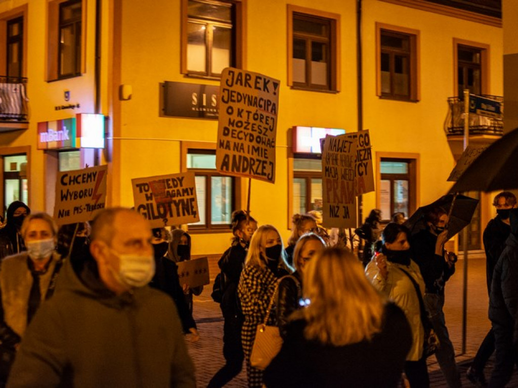 Tarnobrzeg. Protest przeciwko przepisom antyaborcyjnym [wideo][zdjęcia]