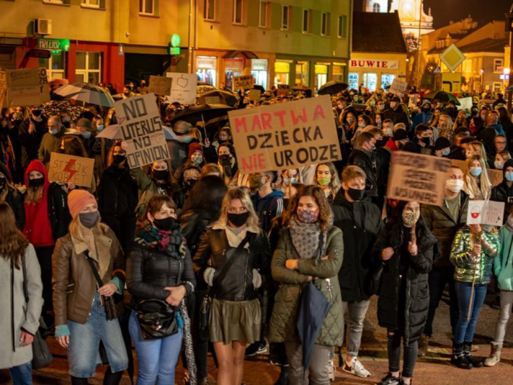 Tarnobrzeg. Protest przeciwko przepisom antyaborcyjnym [wideo][zdjęcia]