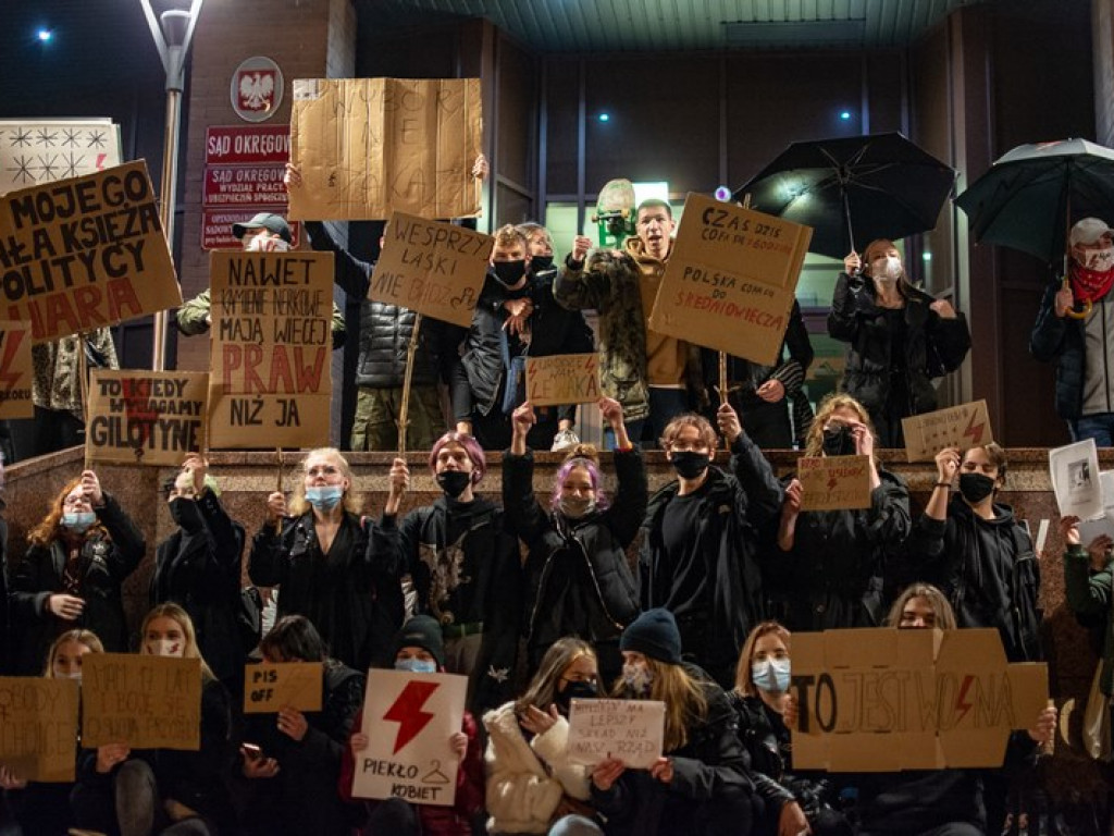 Tarnobrzeg. Protest przeciwko przepisom antyaborcyjnym [wideo][zdjęcia]