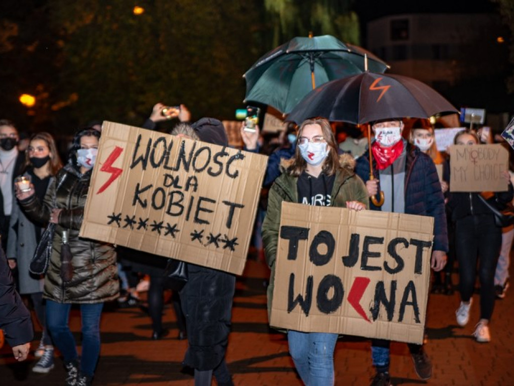 Tarnobrzeg. Protest przeciwko przepisom antyaborcyjnym [wideo][zdjęcia]