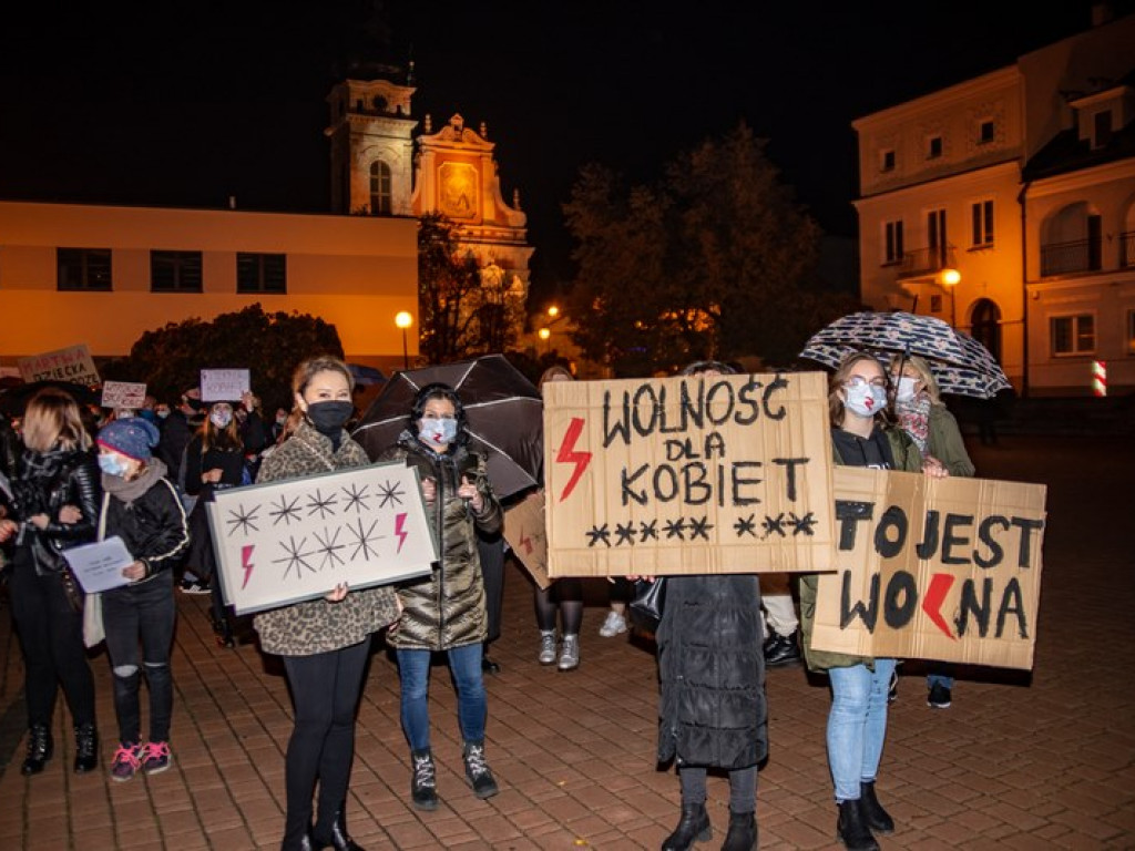 Tarnobrzeg. Protest przeciwko przepisom antyaborcyjnym [wideo][zdjęcia]