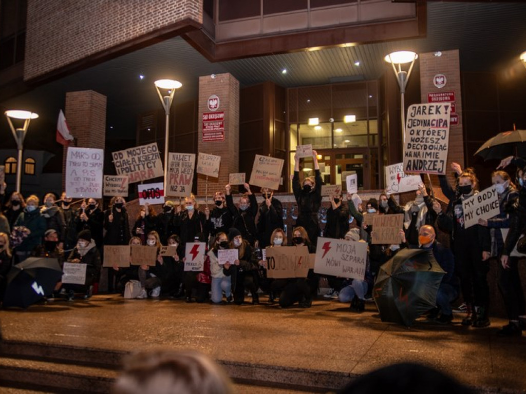 Tarnobrzeg. Protest przeciwko przepisom antyaborcyjnym [wideo][zdjęcia]