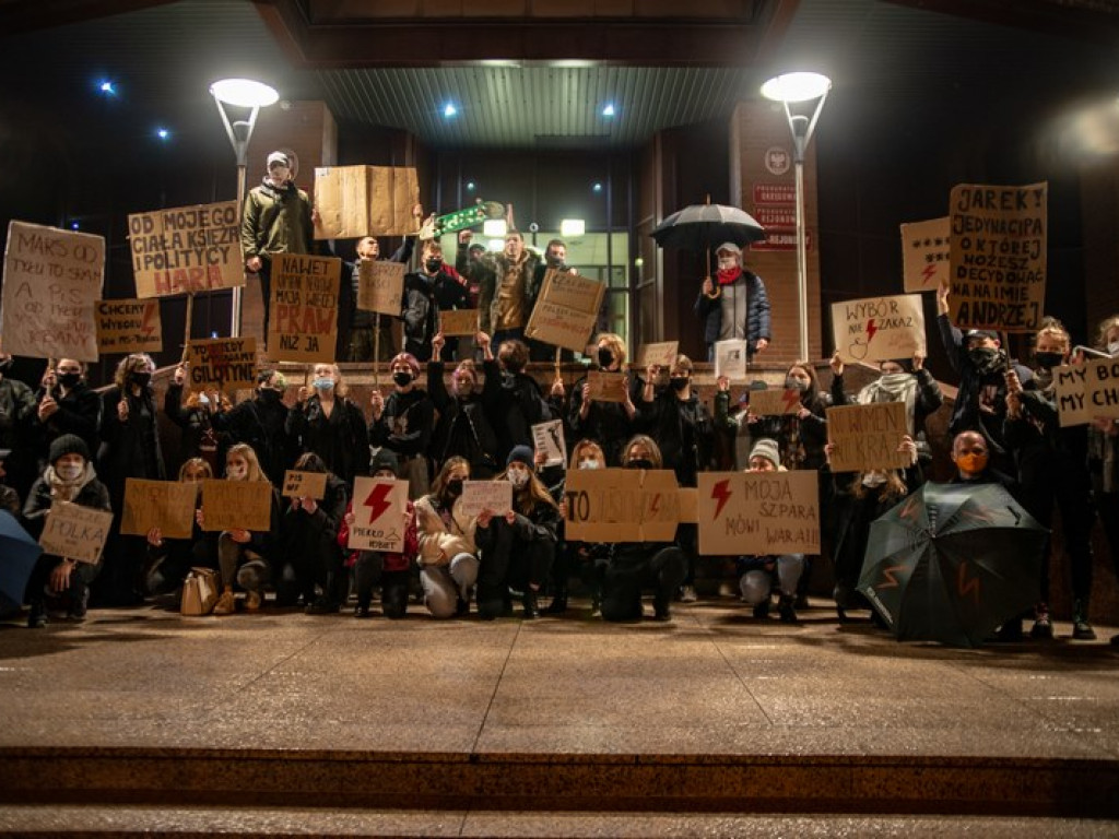 Tarnobrzeg. Protest przeciwko przepisom antyaborcyjnym [wideo][zdjęcia]