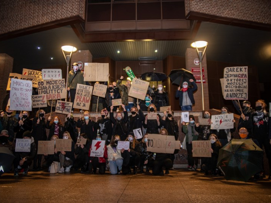 Tarnobrzeg. Protest przeciwko przepisom antyaborcyjnym [wideo][zdjęcia]