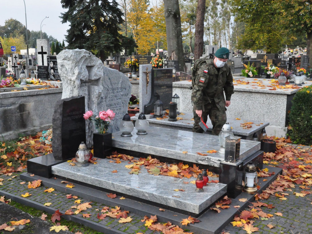 Tarnobrzeg. Zadbali o groby żołnierzy AK [zdjęcia]