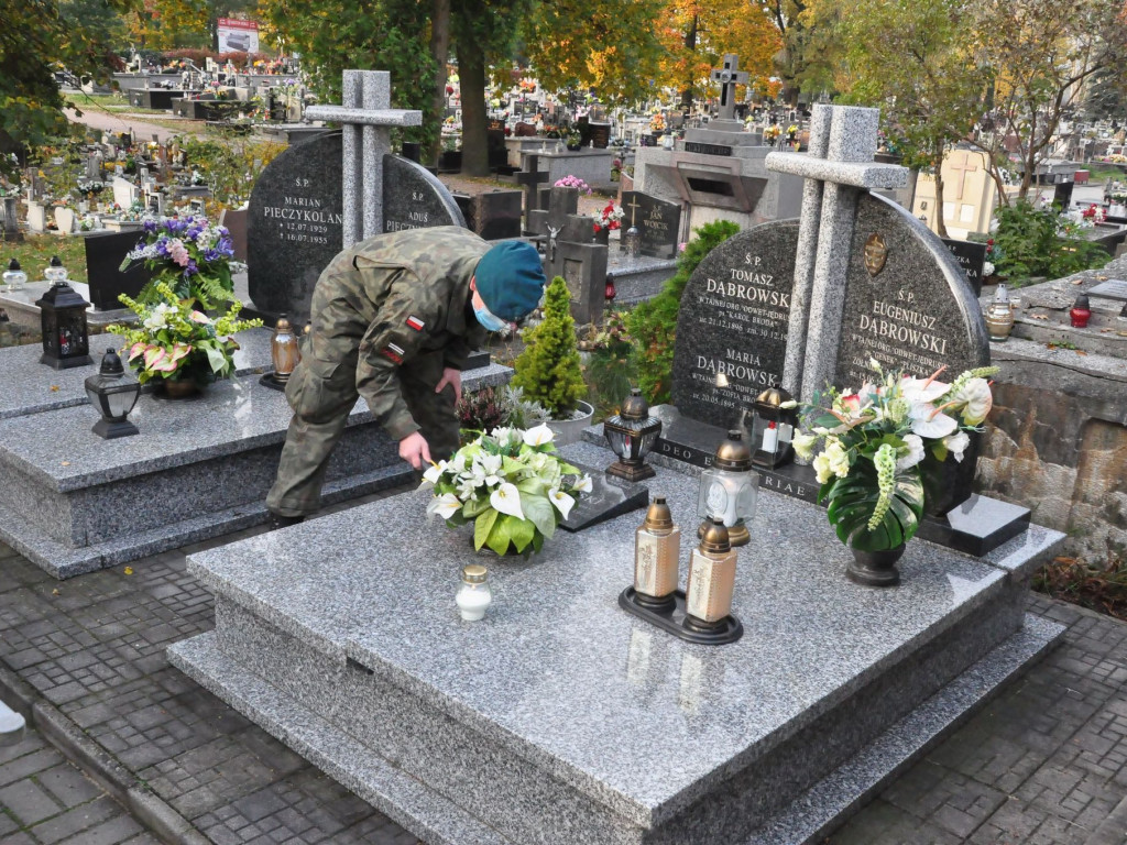 Tarnobrzeg. Zadbali o groby żołnierzy AK [zdjęcia]