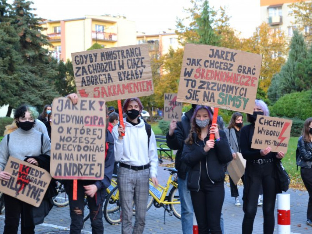 Kolejny dzień protestów kobiet w Tarnobrzegu [zdjęcia] [wideo]
