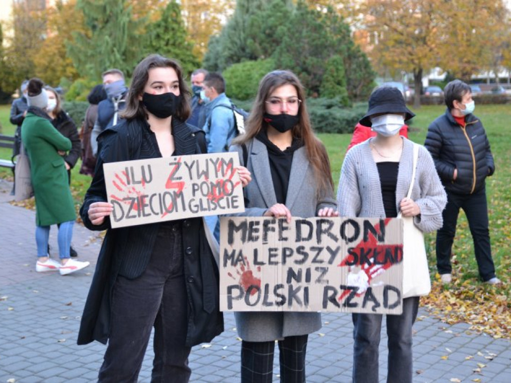 Kolejny dzień protestów kobiet w Tarnobrzegu [zdjęcia] [wideo]