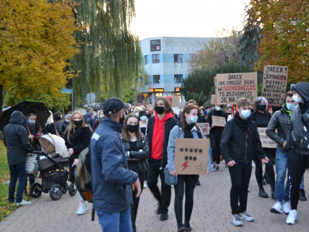 Kolejny dzień protestów kobiet w Tarnobrzegu [zdjęcia] [wideo]