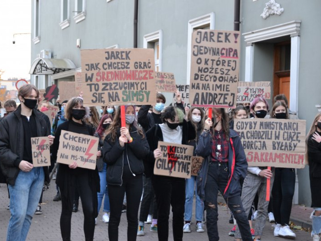 Kolejny dzień protestów kobiet w Tarnobrzegu [zdjęcia] [wideo]