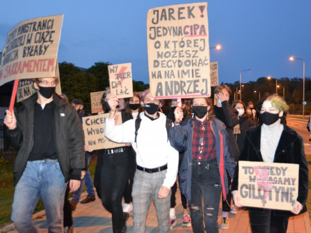 Kolejny dzień protestów kobiet w Tarnobrzegu [zdjęcia] [wideo]