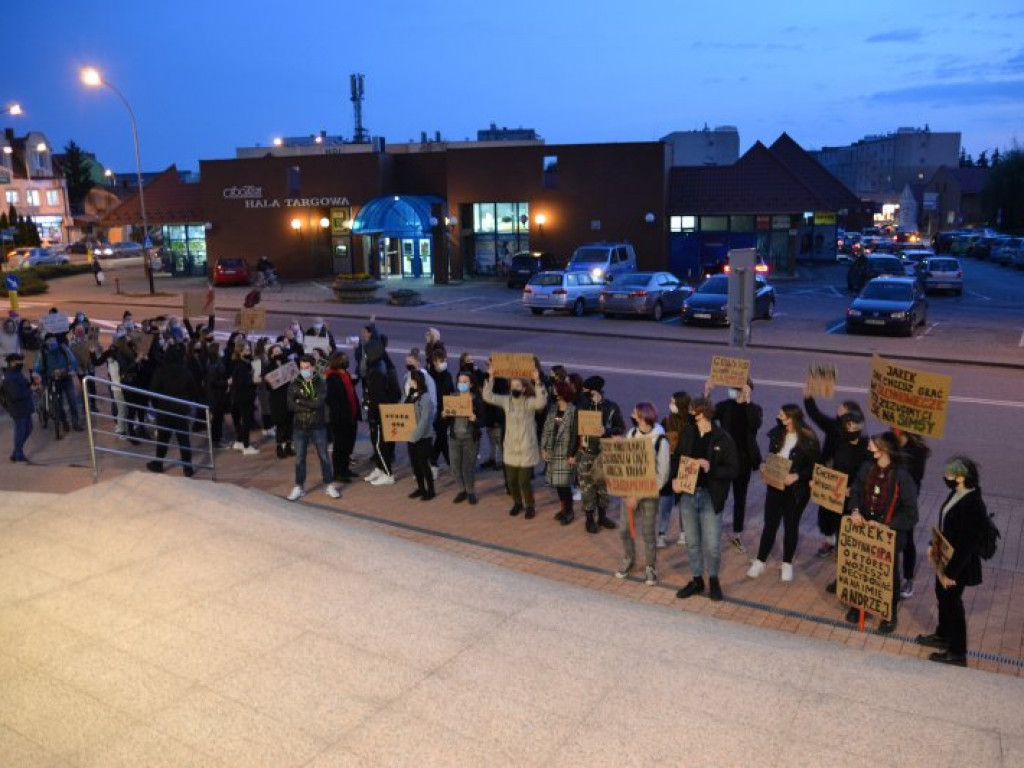 Kolejny dzień protestów kobiet w Tarnobrzegu [zdjęcia] [wideo]