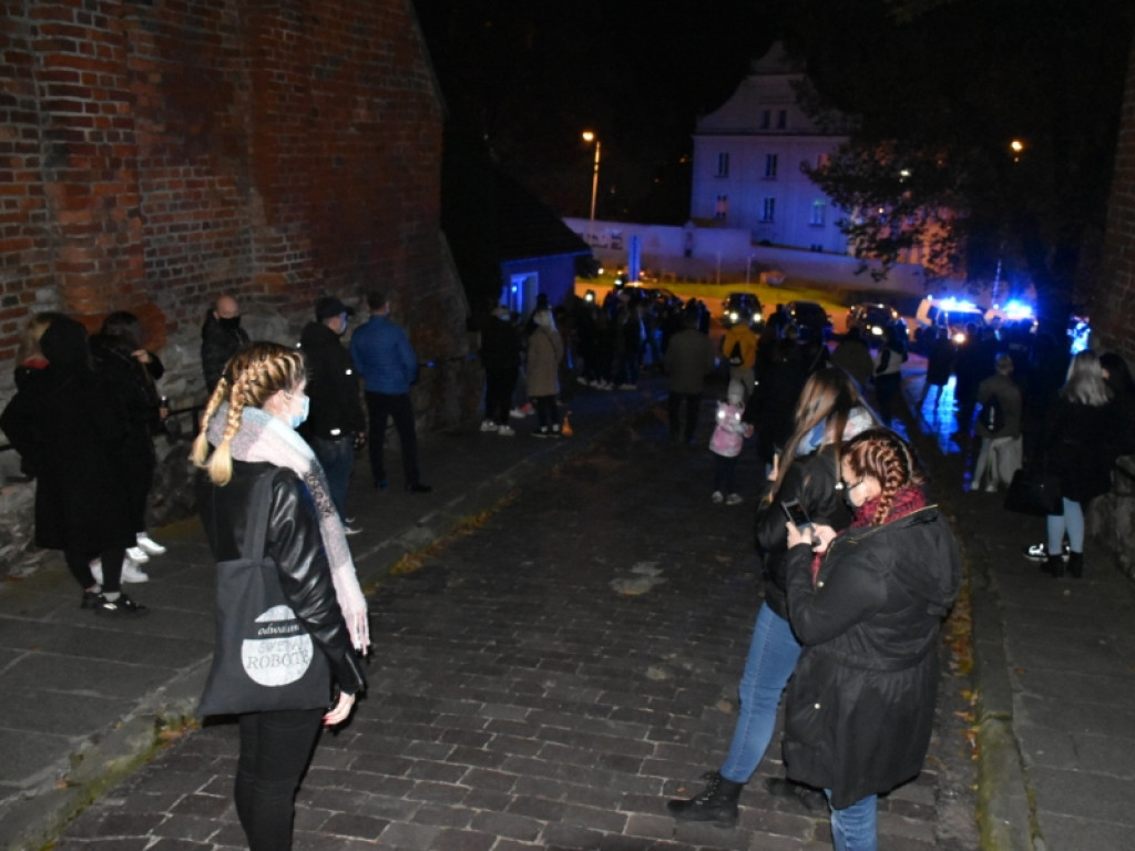 Gniew młodych. Kolejny marsz w obronie praw kobiet w Sandomierzu [zdjęcia]