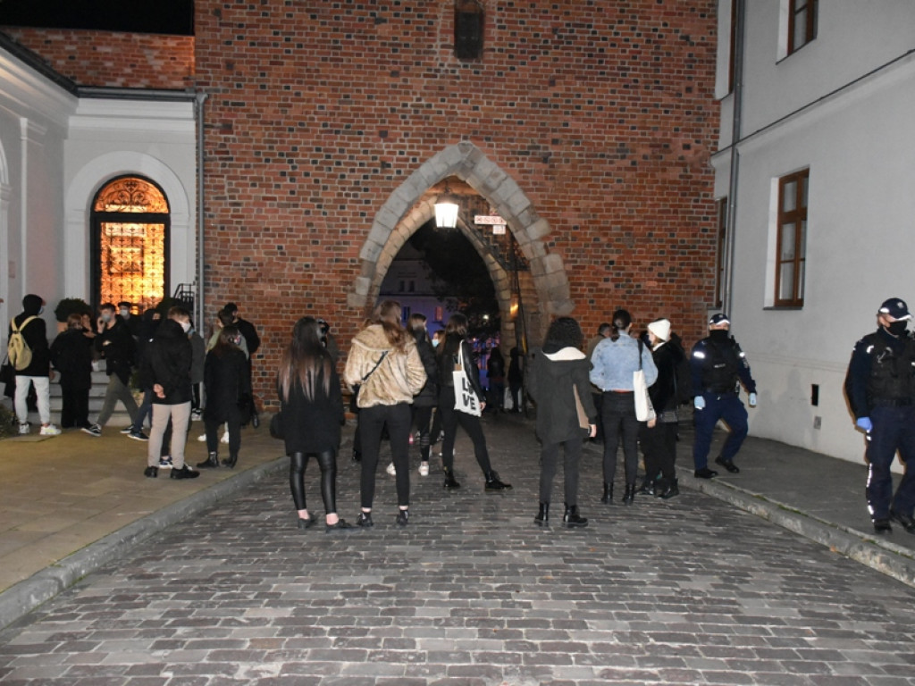 Gniew młodych. Kolejny marsz w obronie praw kobiet w Sandomierzu [zdjęcia]