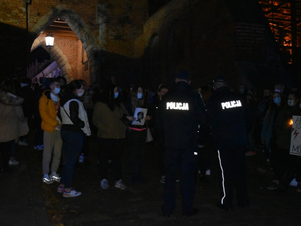 Gniew młodych. Kolejny marsz w obronie praw kobiet w Sandomierzu [zdjęcia]
