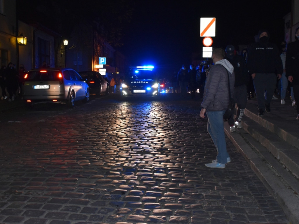 Gniew młodych. Kolejny marsz w obronie praw kobiet w Sandomierzu [zdjęcia]